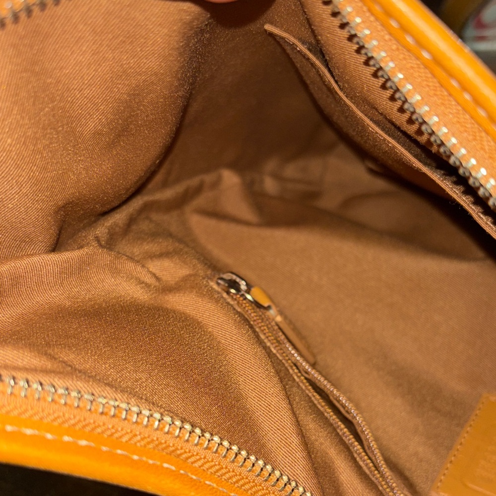 Coach 2010 collection Cream and Brown Shoulder Bag with Green Accent - Picture 12 of 12